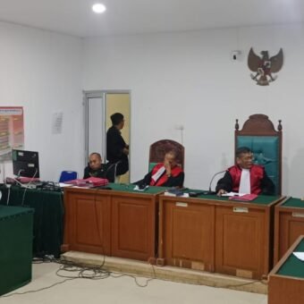 JPU Tuntut Hukuman Mati Dua Kurir Narkoba Jaringan Besar di PN Palembang Situasi ruang sidang PN Palembang saat JPU membacakan tuntutan pidana mati terhadap dua terdakwa kasus narkoba jaringan besar, Basri dan Eko Suseno, Kamis (11/12/2025).