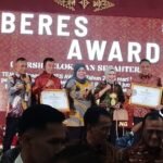 Penjual Kulit Lumpia Jadi Korban Begal Sadis di Palembang, Ditendang hingga Terjatuh dan Ditodong Senpi Sekda Sumsel H. Edward Candra menghadiri penganugerahan BERES Award 2025 di Hotel Swarna Dwipa, Selasa (9/12/2025).
