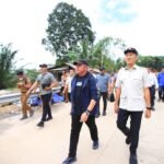 Delapan Warung di Jalan Talang Kerangga Palembang Terbakar Hebat, Diduga Akibat Ledakan Gas Elpiji Gubernur Sumatera Selatan Dr. H. Herman Deru bersama Bupati PALI Asgianto, ST, meresmikan Jembatan Tumpang Sari di Kecamatan Talang Ubi, Kabupaten PALI, Selasa (16/12/2025).