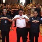 Putri Azizah Prima Salam Tekankan Kekuatan Doa Ibu dalam Penganugerahan Tokoh Ibu Inspiratif Palembang Gubernur Sumatera Selatan Dr. H. Herman Deru membuka Rapat Tim Pembina Samsat dan Rapat P2DD Provinsi Sumsel di Ballroom Grand Atyasa, Kamis (18/12/2025).
