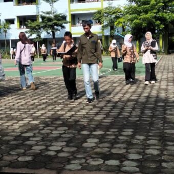 Gerakan Ayah Mengambil Raport Anak di Muba Tuai Pro dan Kontra, Ini Penjelasan Dinas Pendidikan Gerakan Ayah Mengambil Raport Anak di Muba menuai beragam respons dari orang tua, sementara Dinas Pendidikan menegaskan kebijakan ini bersifat tidak wajib.
