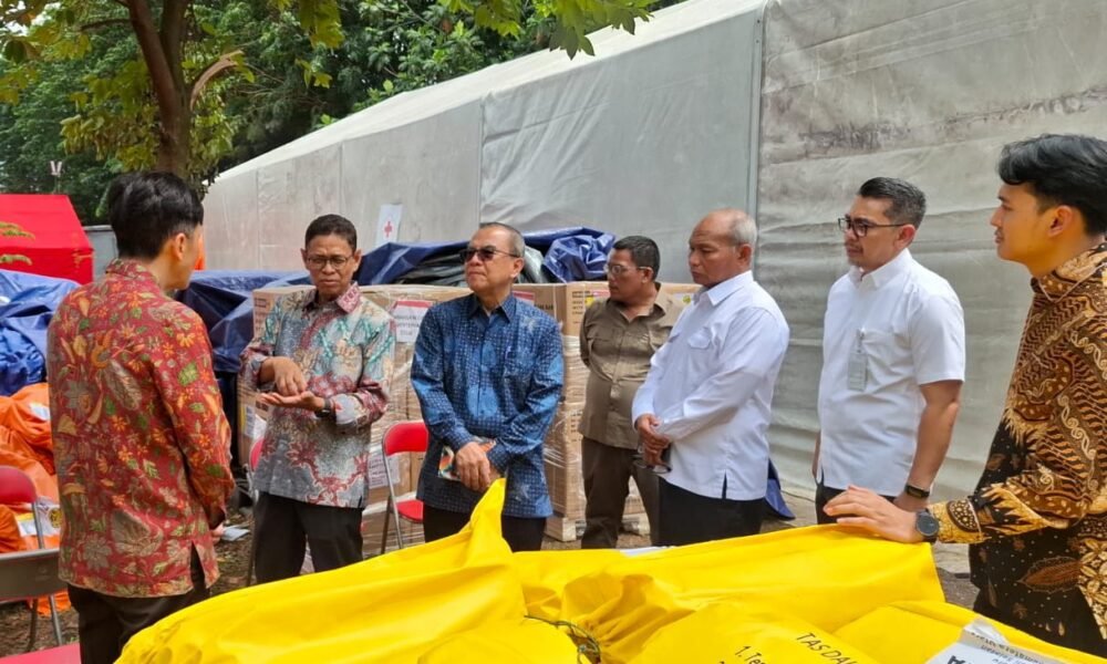 ESDM–SKK Migas Salurkan Bantuan untuk Korban Banjir di Sumatera ESDM dan SKK Migas menyalurkan bantuan logistik menggunakan pesawat kargo guna menjangkau wilayah terdampak banjir dan longsor di Aceh, Sumut, dan Sumbar.