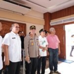 Wali Kota Palembang Ratu Dewa bersama Forkopimda meninjau pelaksanaan misa malam Natal 2025 di Gereja HKBP dan Gereja Hati Kudus Palembang, Rabu (24/12/2025).