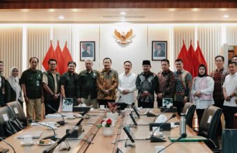 Wali Kota Palembang Ratu Dewa bersama Wakil Wali Kota Prima Salam saat melakukan kunjungan kerja ke Jakarta Smart City di Balai Kota DKI Jakarta, Rabu (14/1/2026).