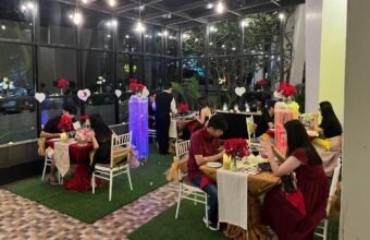 Rayakan Hari Valentine dengan suasana romantis, hidangan istimewa, dan alunan live music di ASTON Palembang, 14 Februari 2026.