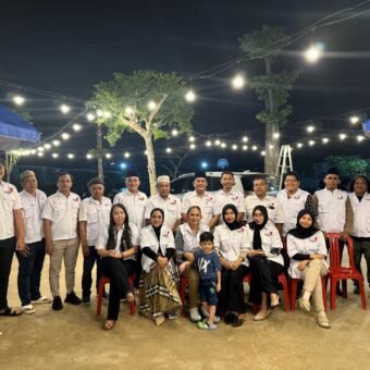Ketua DPD Laskar Prabowo 08 Sumsel, Dr.(c). M. Jasmadi Pasmeindra, SHI, MH, MED, CPLA, saat memberikan keterangan kepada wartawan usai kegiatan buka puasa bersama di kediaman M. Kusniadi, Sabtu (7/3/2026).