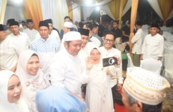Safari Ramadan di Banyuasin, Herman Deru Serahkan Santunan Anak Yatim dan Soroti Infrastruktur hingga ODOL