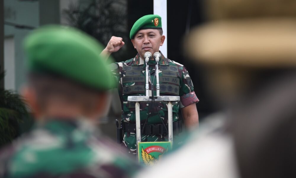 Pimpin Apel, Danrem 044/Gapo Sampaikan Pesan Kuat dalam Tekankan Disiplin dan Hindari Pelanggaran Pimpin Apel Perdana, Danrem 044/Gapo Sampaikan Pesan Kuat dalam Tekankan Disiplin dan Hindari Pelanggaran