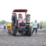 Jalur Mudik Sumsel Steril dari Truk Besar Mulai H-7 Idulfitri 1447 H, Polda Siap Tindak Pelanggar Herman Deru Dampingi Kapolri Tanam Jagung Serentak di Ogan Ilir, Perkuat Komitmen Swasembada Pangan