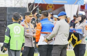 Ribuan Ojol dan Buruh di Palembang Deklarasi Jaga Kamtibmas Bersama Kapolri Ribuan Ojol dan Buruh di Palembang Deklarasi Jaga Kamtibmas Bersama Kapolri