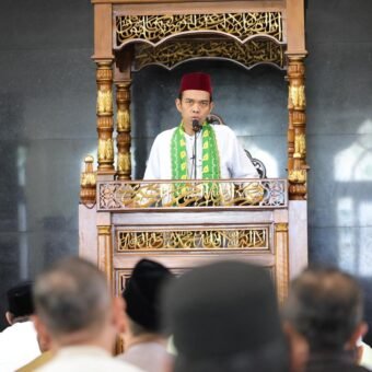 Khutbah di Masjid Assa’adah Polda Sumsel, UAS: Penegakan Hukum yang Adil Adalah Ibadah