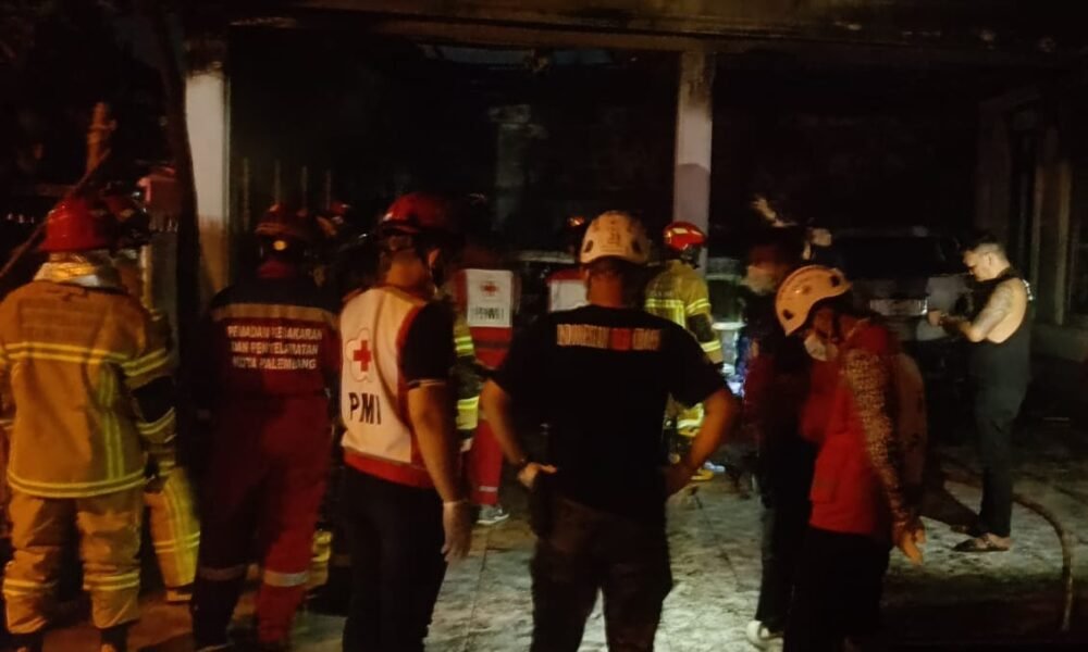 Api Lahap Garasi Klinik Mitra Ananda Pakjo, 5 Kendaraan Hangus Sekaligus