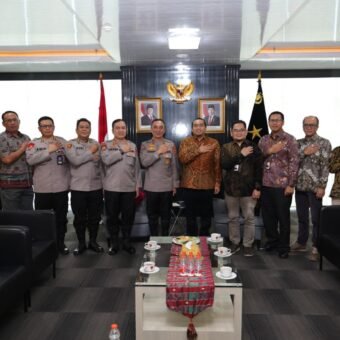 Kapolda Sandi Nugroho Ajak PLN S2JB Maksimalkan Potensi Energi untuk Investasi Kapolda Sandi Nugroho Ajak PLN Maksimalkan Potensi Energi untuk Investasi