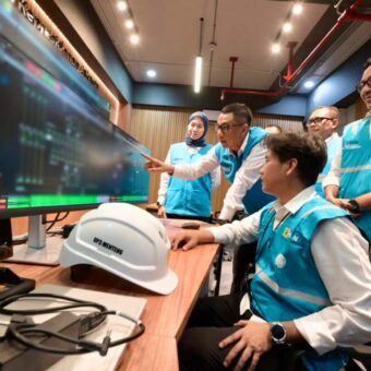 Cerita Petugas PLN Amankan Keandalan Listrik di Momen Idulfitri: Jaga Terang di Hari Kemenangan Cerita Petugas PLN Amankan Keandalan Listrik di Momen Idulfitri: Jaga Terang di Hari Kemenangan