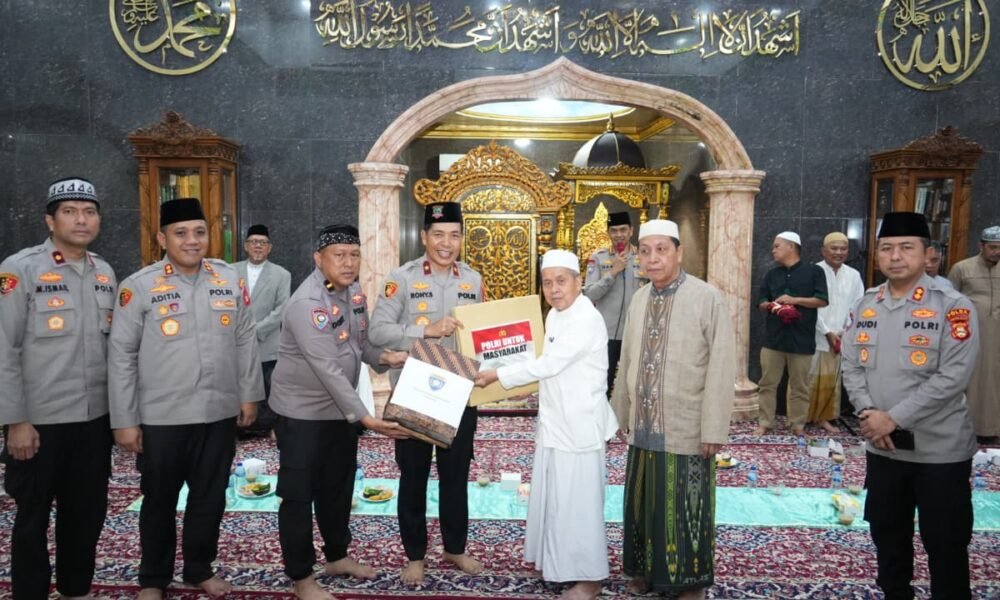 Perkuat Kedekatan Polri dengan Warga, Wakapolda Sumsel Gelar Safari Subuh Perkuat Kedekatan Polri dengan Warga, Wakapolda Sumsel Gelar Safari Subuh