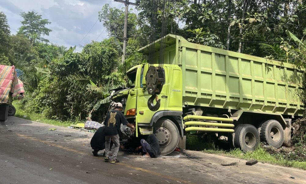 Tewaskan Pengendara Motor KLX, Polisi Buru Sopir Truk Batu Bara yang Kabur Usai Tabrakan Beruntun Tewaskan Pengendara Motor KLX, Polisi Buru Sopir Truk Batu Bara yang Kabur Usai Tabrakan Beruntun di Jalintim Muba