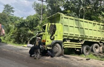 Tewaskan Pengendara Motor KLX, Polisi Buru Sopir Truk Batu Bara yang Kabur Usai Tabrakan Beruntun Tewaskan Pengendara Motor KLX, Polisi Buru Sopir Truk Batu Bara yang Kabur Usai Tabrakan Beruntun di Jalintim Muba