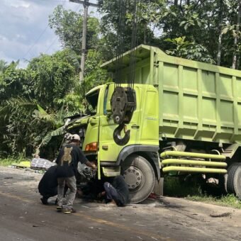 Tewaskan Pengendara Motor KLX, Polisi Buru Sopir Truk Batu Bara yang Kabur Usai Tabrakan Beruntun Tewaskan Pengendara Motor KLX, Polisi Buru Sopir Truk Batu Bara yang Kabur Usai Tabrakan Beruntun di Jalintim Muba