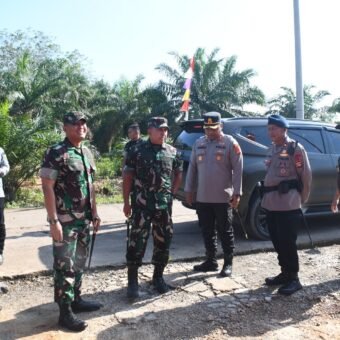 Danrem 044/Gapo Dampingi Pangdam II/Swj Tinjau Lahan Yon TP Kolaborasi TNI AD dan Daerah Menguat, Danrem 044/Gapo Dampingi Pangdam II/Swj Tinjau Lahan Yon TP