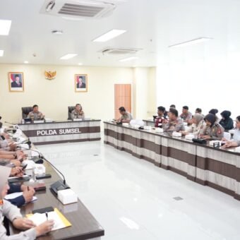 Wakapolda Sumsel: Integrasi Call Center 110 dan Media Sosial Kunci Pelayanan Presisi Wakapolda Sumsel: Integrasi Call Center 110 dan Media Sosial Kunci Pelayanan Presisi
