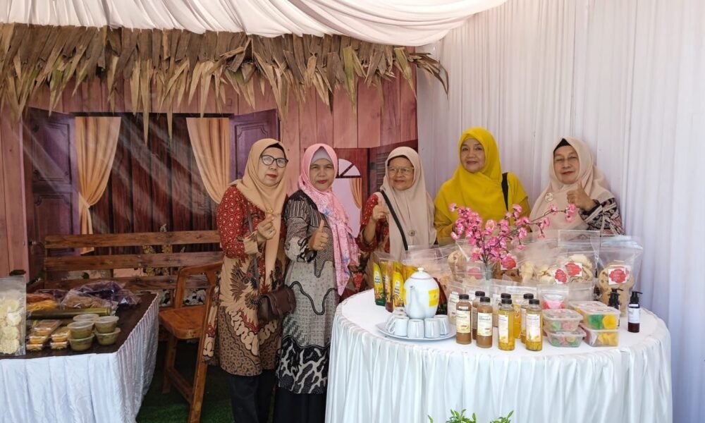 KWT Bougenville Menyulap Lahan Terbengkalai Jadi Sumber Kehidupan Prabumulih Naluri Ibu Selamatkan Lingkungan: KWT Bougenville Menyulap Lahan Terbengkalai Jadi Sumber Kehidupan Prabumulih