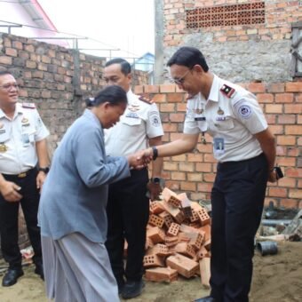 Kakanwil Ditjenpas Sumsel Bersama UPT Pemasyarakatan Kota Palembang Tinjau Progres Bedah Rumah Kakanwil Ditjenpas Sumsel Bersama UPT Pemasyarakatan Kota Palembang Tinjau Progres Bedah Rumah