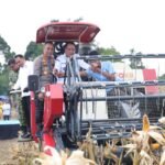 Kapolda Sumsel Resmikan Car Free Day Lahat, Perkuat Sinergi Dukung Program Prioritas Nasional Sinergi Lintas Sektor, Kapolda Sumsel Pimpin Panen Raya Jagung dan Dorong Swasembada Pangan