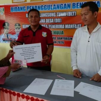 Senyum Bahagia Tujuh KPM Desa Suka Mulia Terima BLT-DD Jelang Idul Adha