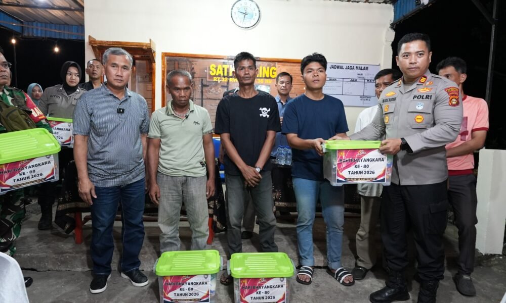 Kawal Program Kesejahteraan Nasional, Polda Sumsel Salurkan Bantuan Sosial Melalui Satkamling di Gandus Kawal Program Kesejahteraan Nasional, Polda Sumsel Salurkan Bantuan Sosial Melalui Satkamling di Gandus