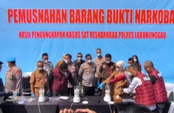 Polda Sumsel Musnahkan 1,39 Kilogram Sabu di Polres Lubuk Linggau, Wujud Transparansi Penegakan Hukum Kepolisian Daerah Sumatera Selatan melalui Polres Lubuk Linggau menggelar konferensi pers sekaligus pemusnahan barang bukti narkotika jenis sabu di halaman belakang Mapolres Lubuk Linggau, Selasa (23/6/2026). (Foto: Edho/Sriwijayaterkini.co)