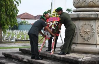 Kenang Jasa Para Pahlawan, Ziarah Rombongan Warnai HUT ke-45 Korem 044/Gapo Kenang Jasa Para Pahlawan, Ziarah Rombongan Warnai HUT ke-45 Korem 044/Gapo