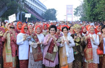 Sumsel Pecahkan Rekor MURI Parade Perempuan Berbusana Songket Terbanyak di CFD