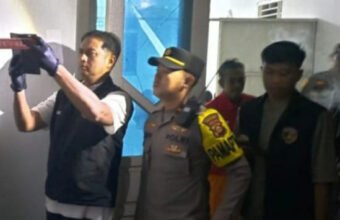 Remaja 25 Tahun Ditemukan Tewas Tergantung di Toko Sepeda Listrik Palembang, Polisi Masih Selidiki Penyebabnya Peristiwa yang terjadi pada Selasa (7/7/2026) sekitar pukul 18.30 WIB itu kini masih dalam penyelidikan pihak kepolisian. (Foto: previews.sriwijayaterkini.id/istimewa)