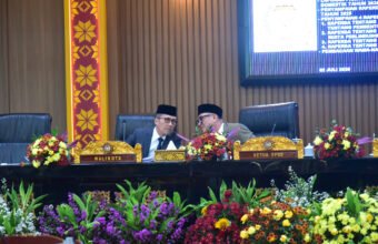 Wali Kota Ratu Dewa Hadiri Paripurna DPRD Palembang, Bahas Air Limbah hingga Pemajuan Kesenian Wali Kota Ratu Dewa Hadiri Paripurna DPRD Palembang, Bahas Air Limbah hingga Pemajuan Kesenian. (Foto: Yulie)