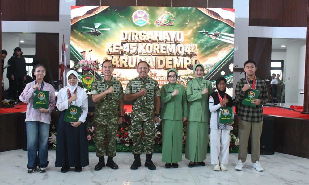 Puncak HUT Ke-45 Korem 044/Gapo, Bukan Sekadar Seremonial Tapi Momentum Evaluasi Korem 044/Garuda Dempo memperingati Hari Ulang Tahun ke-45, kegiatan yang digelar di Balai Prajurit Korem 044/Gapo tersebut berlangsung dengan penuh khidmat dan semangat kebersamaan, Jumat (3/7/2026). (Foto: Yulie)