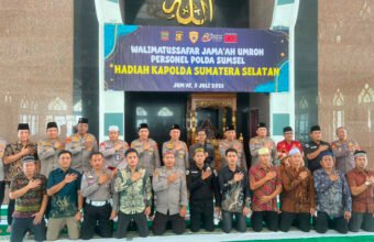 Kapolda Sumsel Lepas Personel Berprestasi Umrah, Wujud Penghargaan dan Penguatan SDM Presisi Kapolda Sumsel Irjen Pol Dr. Sandi Nugroho memimpin prosesi pelepasan personel berprestasi yang diberangkatkan umrah di Masjid Assaadah Mapolda Sumsel, Palembang, Jumat (3/7/2026). (Foto: Edho/previews.sriwijayaterkini.id)