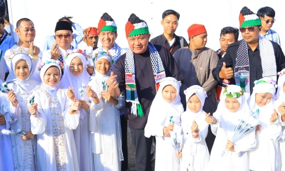 Herman Deru Ajak Warga Sumsel Perkuat Kepedulian untuk Palestina pada Konser Amal Wali Band Herman Deru Ajak Warga Sumsel Perkuat Kepedulian untuk Palestina pada Konser Amal Wali Band