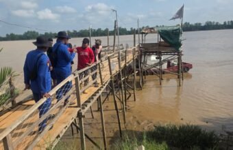 Hendak Perbaiki Perahu Jukung di Pinggir Dermaga, Warga Pulau Rimau Hilang Diterkam Buaya Hendak Perbaiki Perahu Jukung di Pinggir Dermaga, Warga Pulau Rimau Hilang Diterkam Buaya