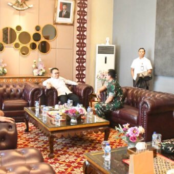 Dudung Abdurachman Kunjungi Sumsel, Pangdam II/Sriwijaya dan Danrem 044/Gapo Sambut di Bandara SMB II