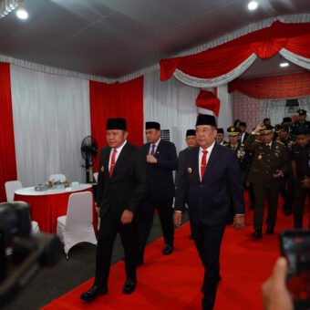 Gubernur Herman Deru dan Wagub Cik Ujang Hadiri Renungan Suci HUT ke-81 Kemerdekaan RI di TMP Palembang