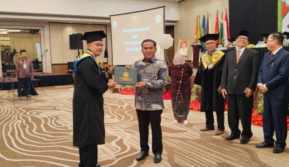 Hadir di Wisuda Unitas Palembang, Ketua DPRD Prabumulih Tekankan Peran Lulusan