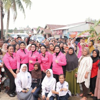 Warga Pulau Borang Dapat Sembako hingga Layanan Kesehatan dari Bhayangkari Peduli
