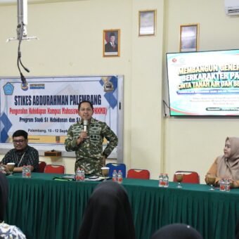 Danrem 044/Gapo Sampaikan Wawasan Kebangsaan di PKKMB STIKES Abdurahman